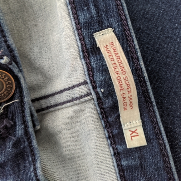 2/$60 Levi's runaround super skinny jeggings - Picture 5 of 8